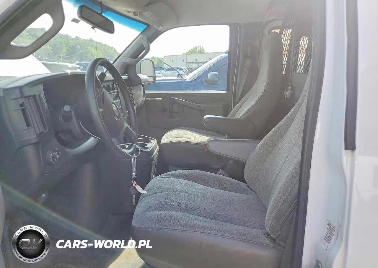 2018 Chevrolet Express G2500 VIN:1GCWGAFP4J1324161 - 7