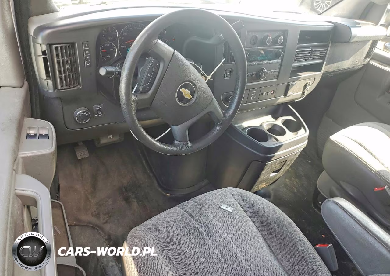 2018 Chevrolet Express G2500 VIN:1GCWGAFP4J1324161 - 8