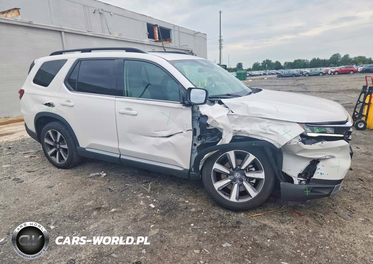 2025 Honda Pilot Touring VIN:5FNYG1H70SB004172 - 4