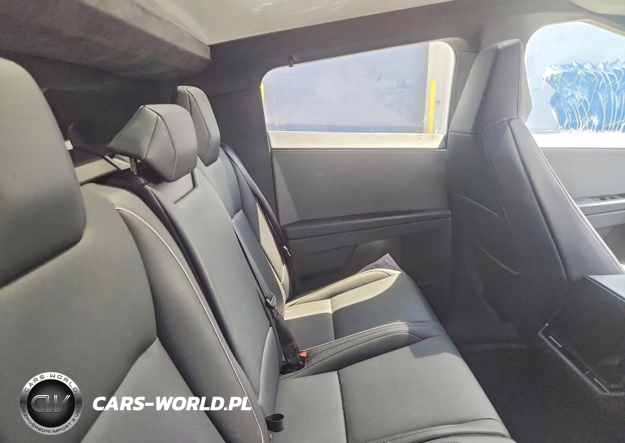 2025 Tesla Cybertruck VIN:7G2CEHED9SA081216 - 10