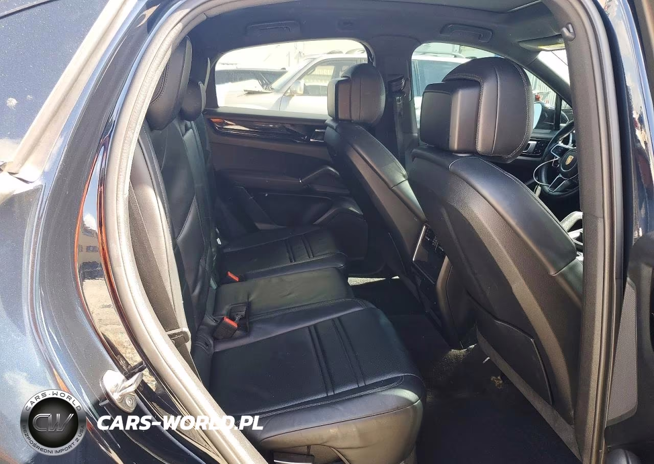 2021 Porsche Cayenne Coupe VIN:WP1BA2AY0MDA41375 - 10