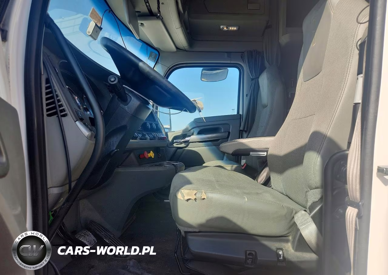 2019 Kenworth T680 Semi Truck VIN:1XKYDP9X7KJ241653 - 7