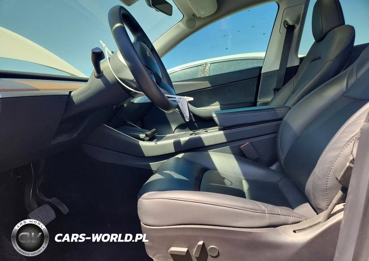2020 Tesla Model Y VIN:5YJYGDEE3LF008657 - 7