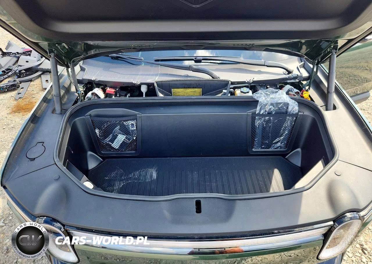 2025 Rivian R1T Adventure VIN:7FCTGBAA1SN039773 - 11