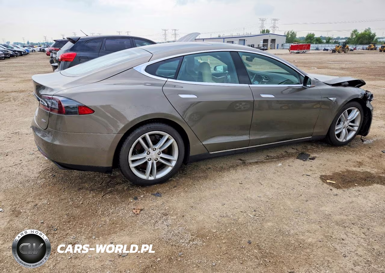 2015 Tesla Model S VIN:5YJSA1E21FF111916 - 3