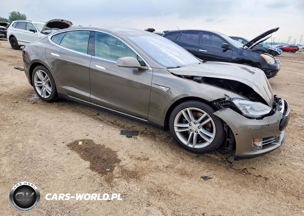 2015 Tesla Model S VIN:5YJSA1E21FF111916 - 4