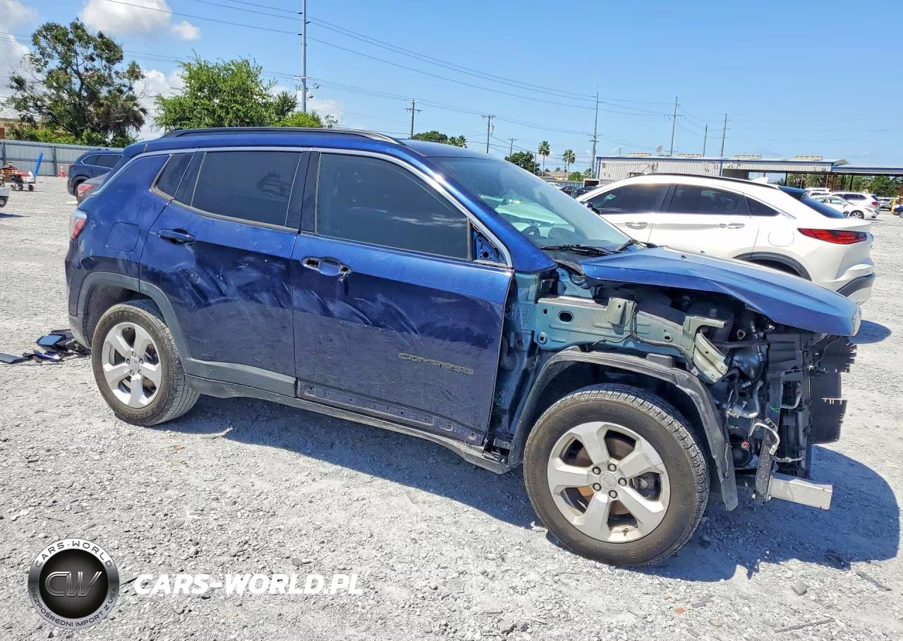 2019 Jeep Compass Latitude VIN:3C4NJCBB5KT679465 - 4