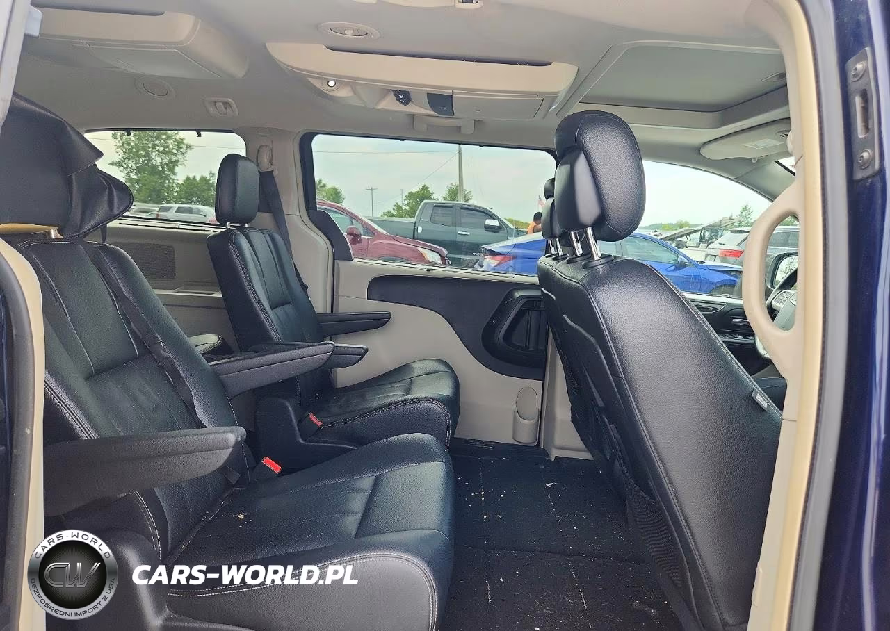 2016 Chrysler Town & Country Touring L VIN:2C4RC1CG3GR303044 - 11