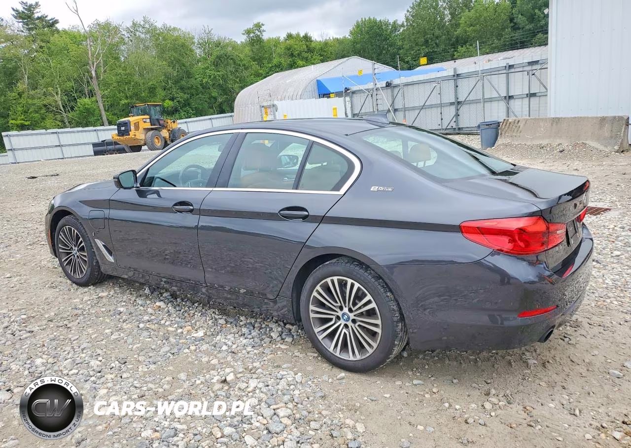 2019 BMW 530Xe VIN:WBAJB1C54KB375213 - 2