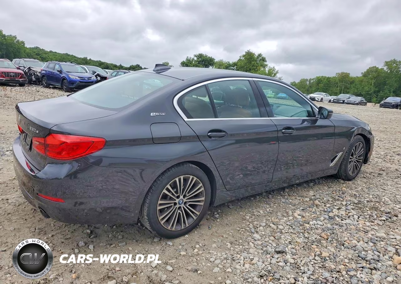 2019 BMW 530Xe VIN:WBAJB1C54KB375213 - 3