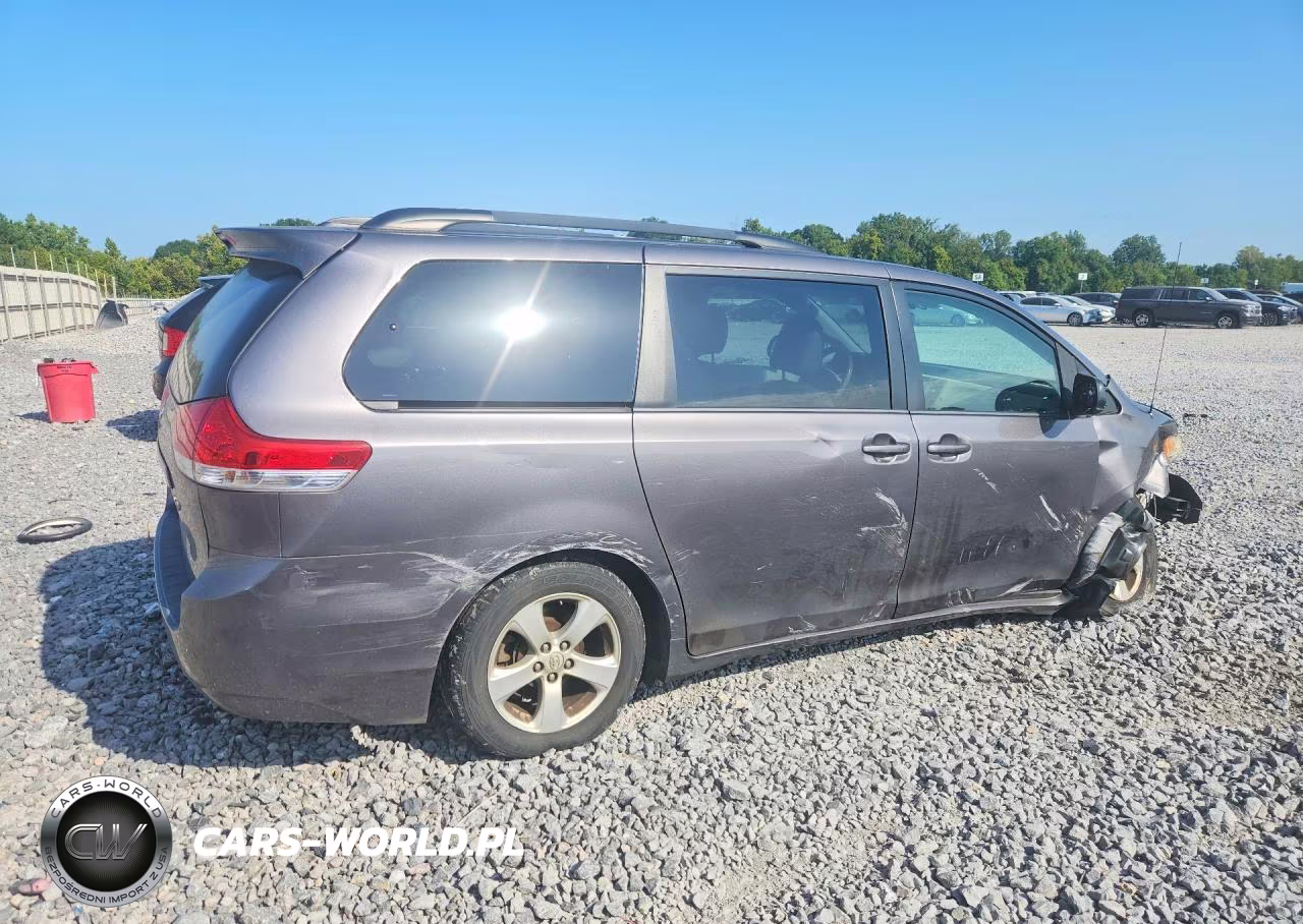 2014 Toyota Sienna Le VIN:5TDKK3DC3ES513045 - 3
