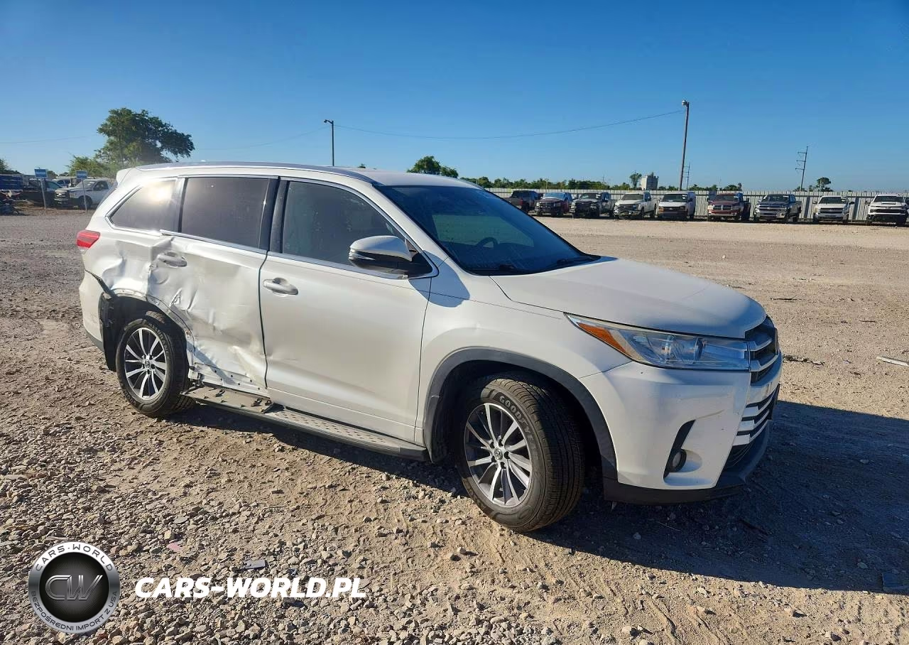 2017 Toyota Highlander Xle VIN:5TDKZRFH1HS515002 - 4