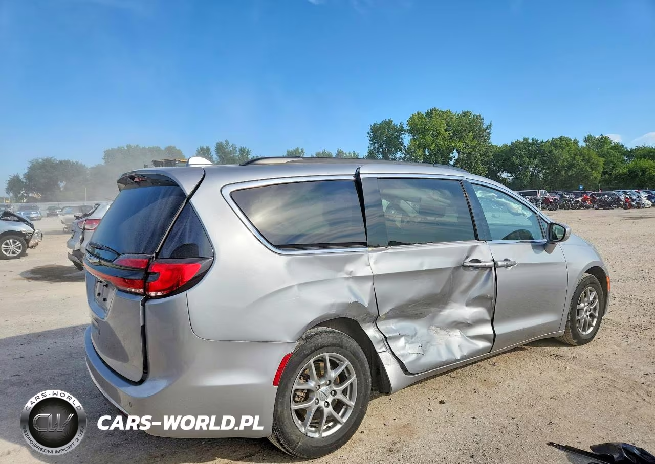 2021 Chrysler Pacifica Touring VIN:2C4RC1FG6MR511619 - 3