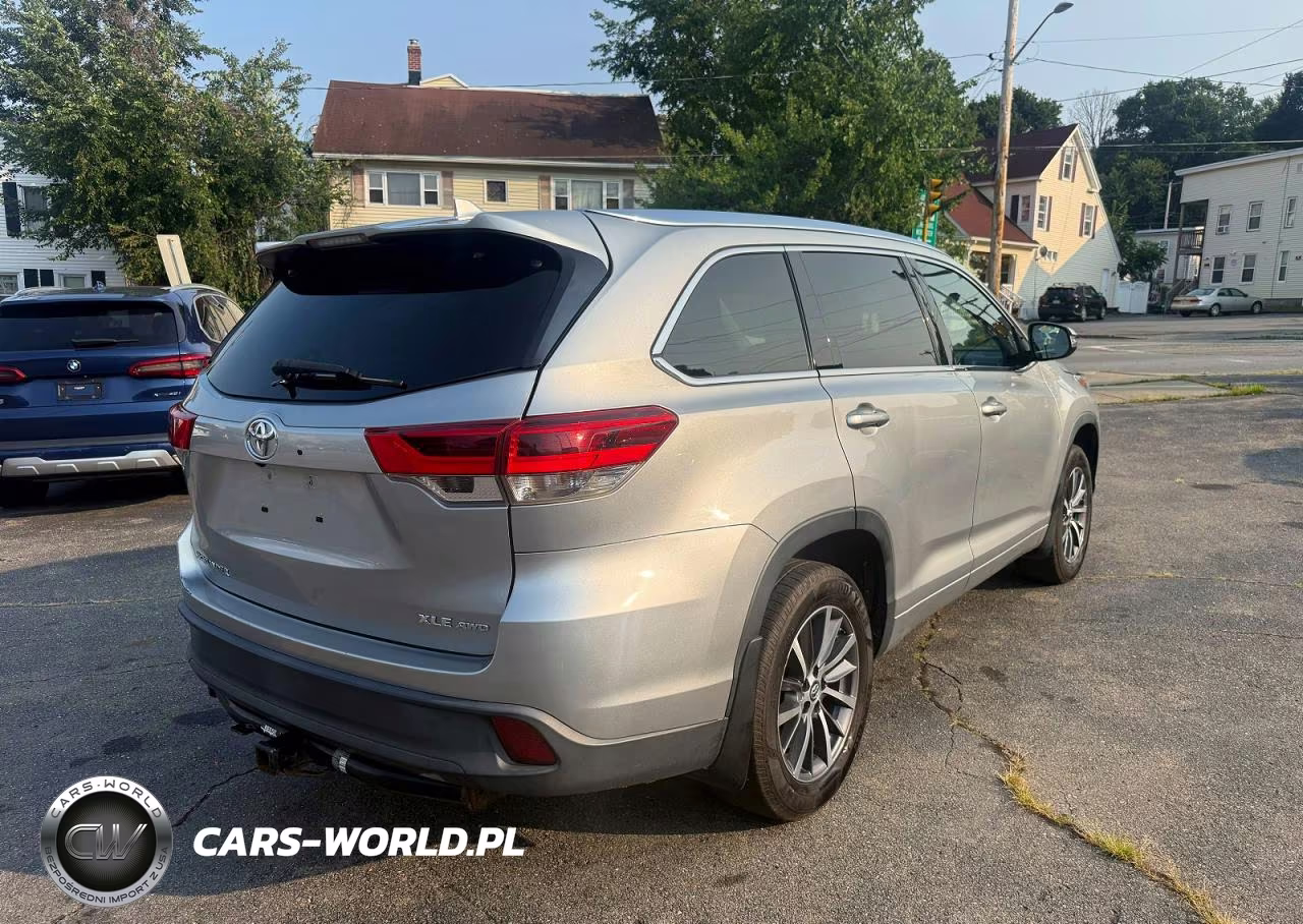 2017 Toyota Highlander Xle VIN:5TDJZRFH0HS394314 - 3