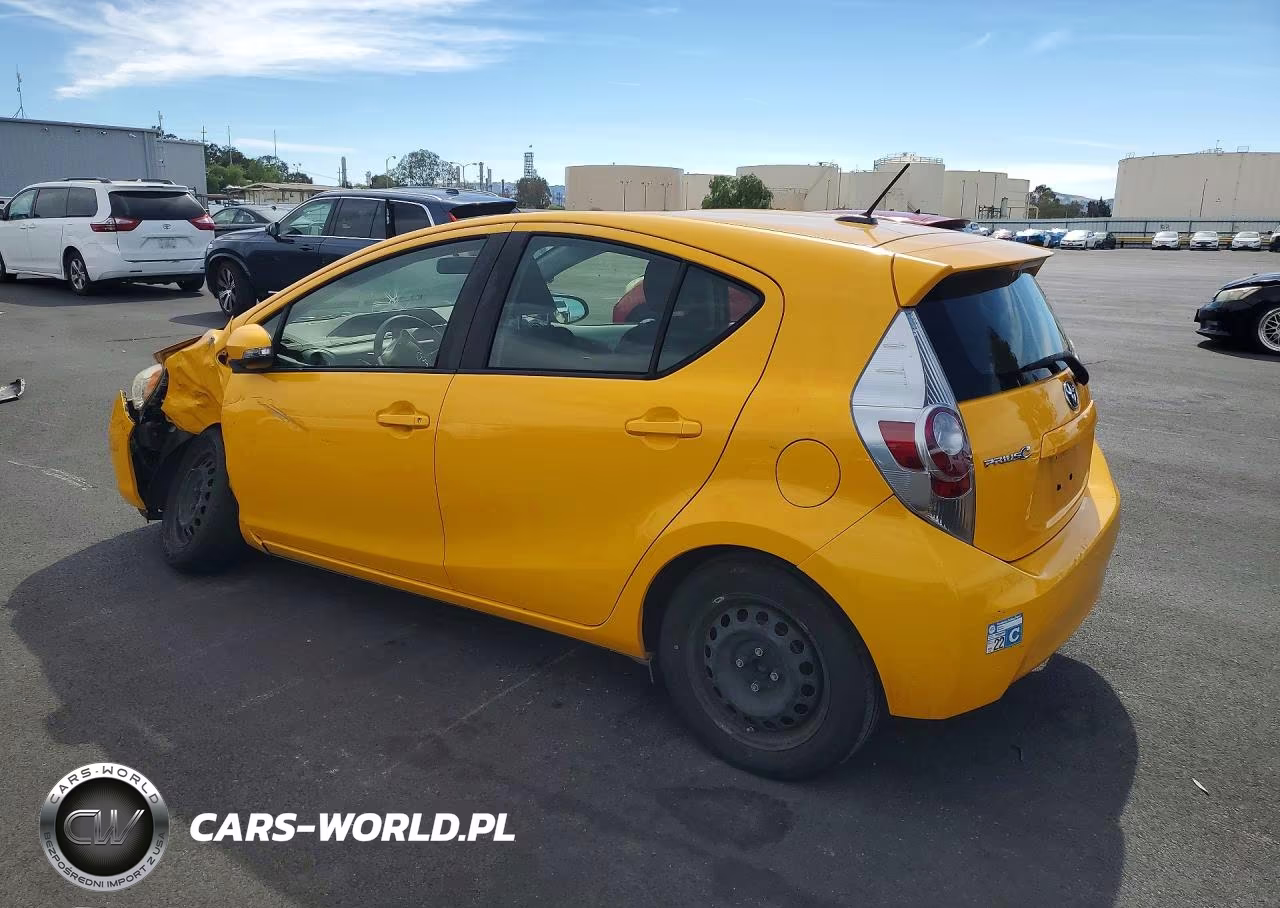 2014 Toyota Prius C Three VIN:JTDKDTB35E1080595 - 2