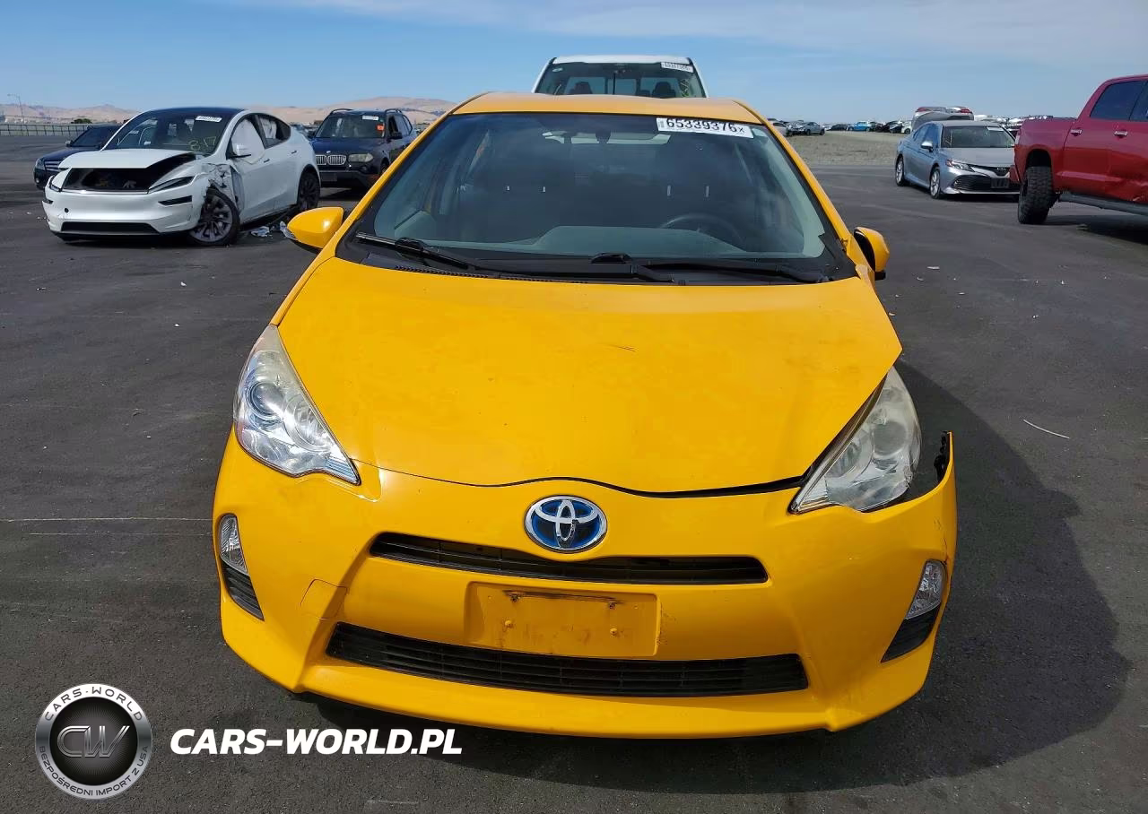 2014 Toyota Prius C Three VIN:JTDKDTB35E1080595 - 5