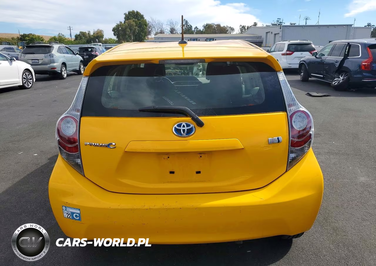 2014 Toyota Prius C Three VIN:JTDKDTB35E1080595 - 6