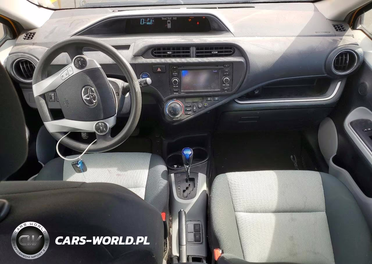 2014 Toyota Prius C Three VIN:JTDKDTB35E1080595 - 8