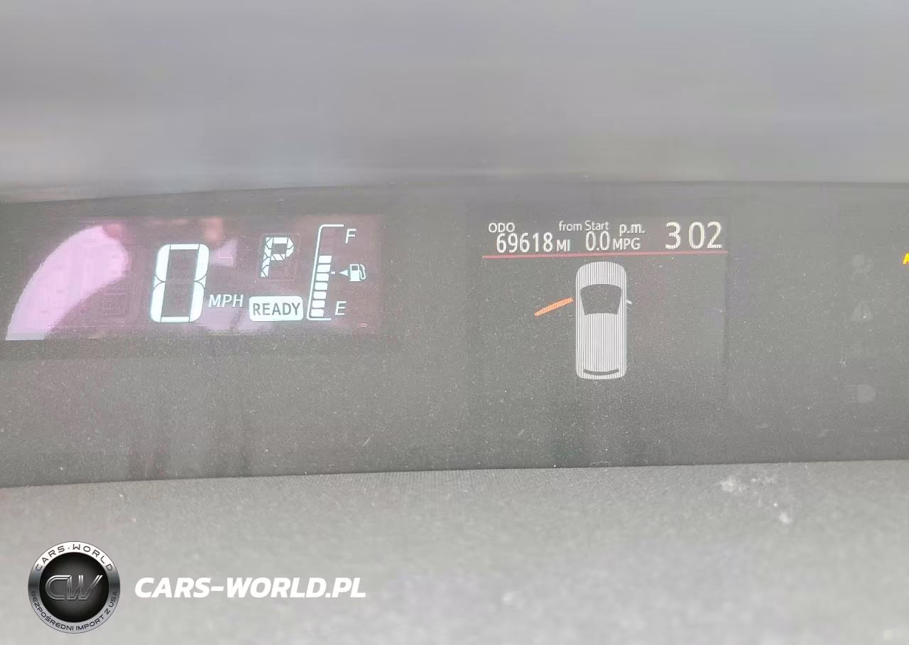 2014 Toyota Prius C Three VIN:JTDKDTB35E1080595 - 9