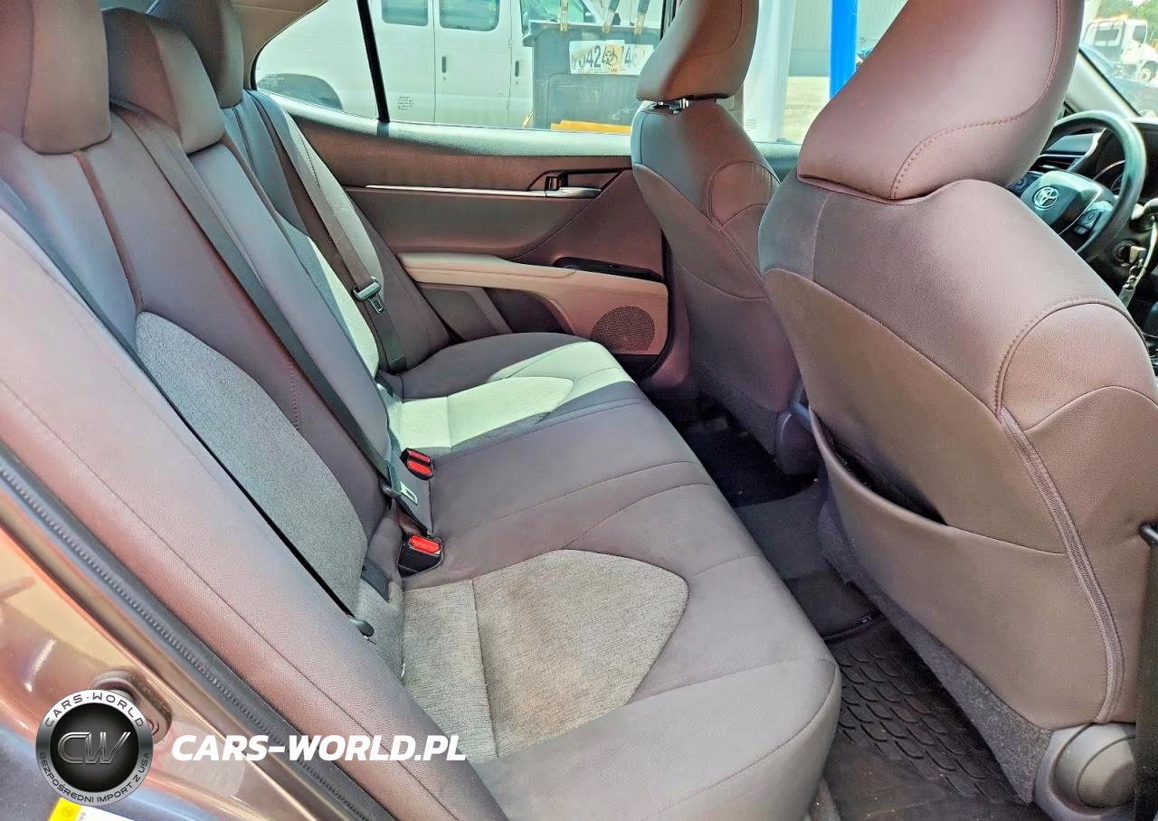 2019 Toyota Camry Le VIN:4T1B11HK5KU196672 - 10