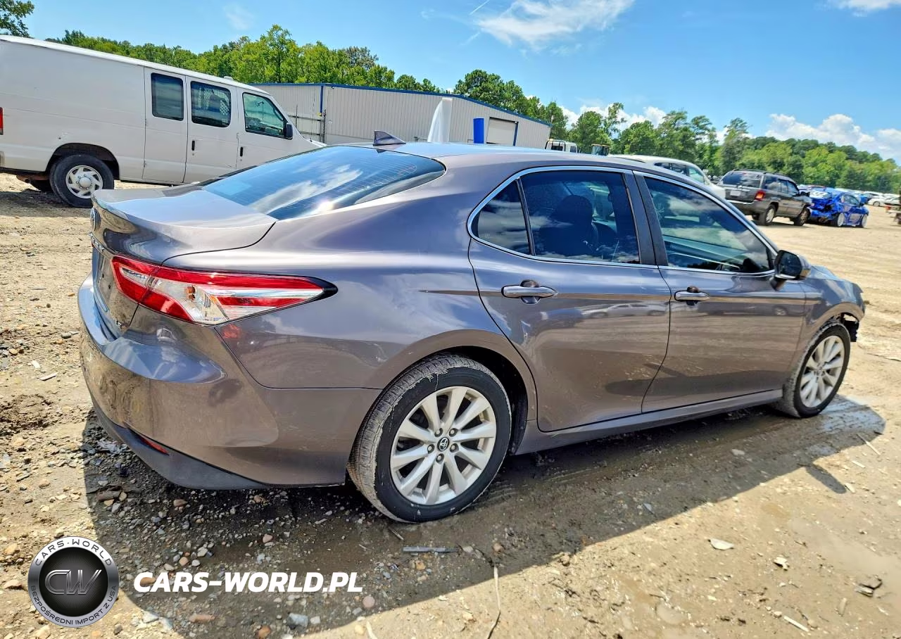 2019 Toyota Camry Le VIN:4T1B11HK5KU196672 - 3