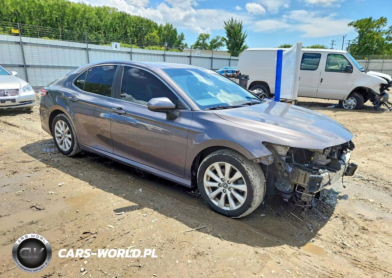2019 Toyota Camry Le VIN:4T1B11HK5KU196672 - 4