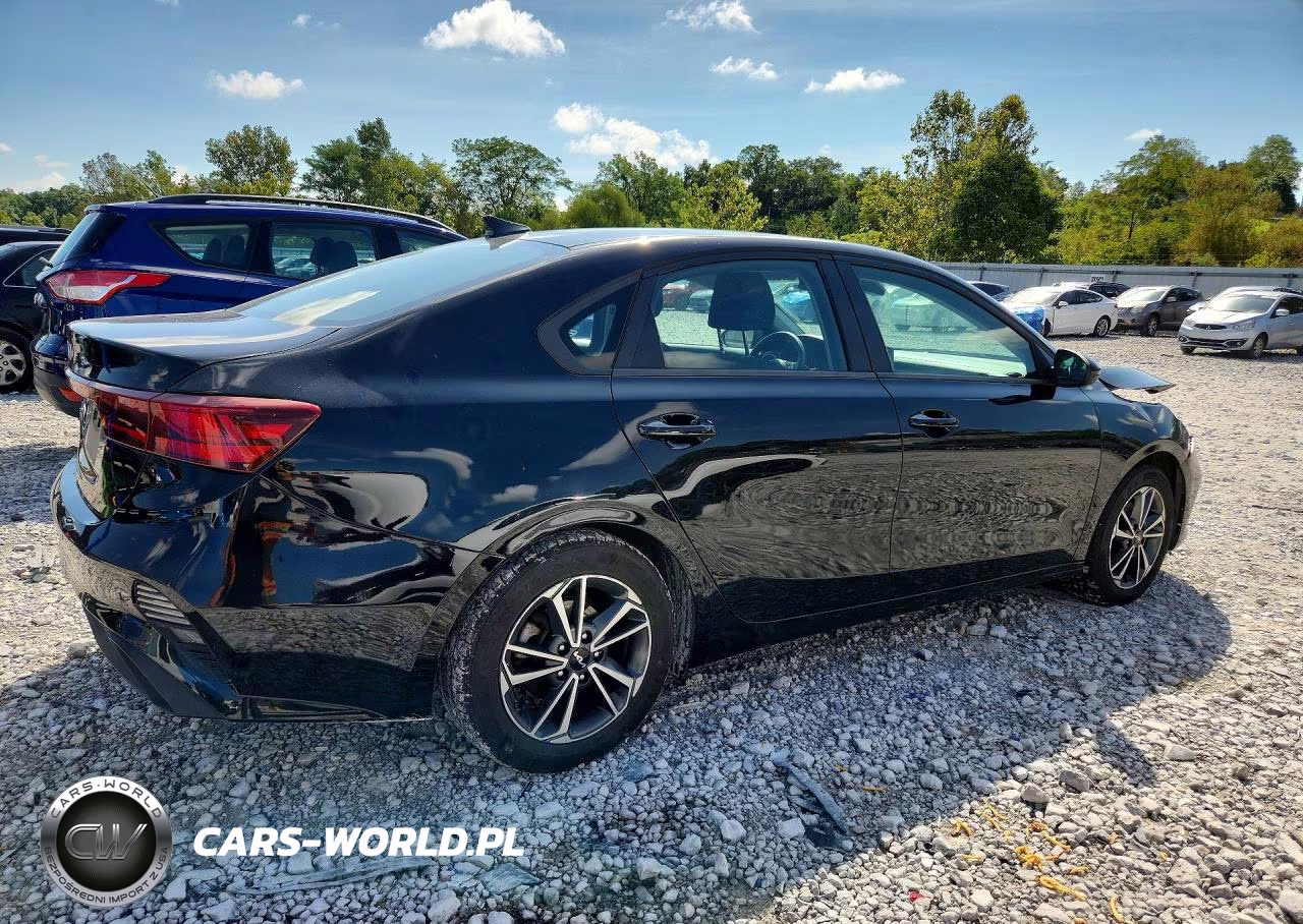 2022 Kia Forte Lxs VIN:3KPF24AD2NE464645 - 3