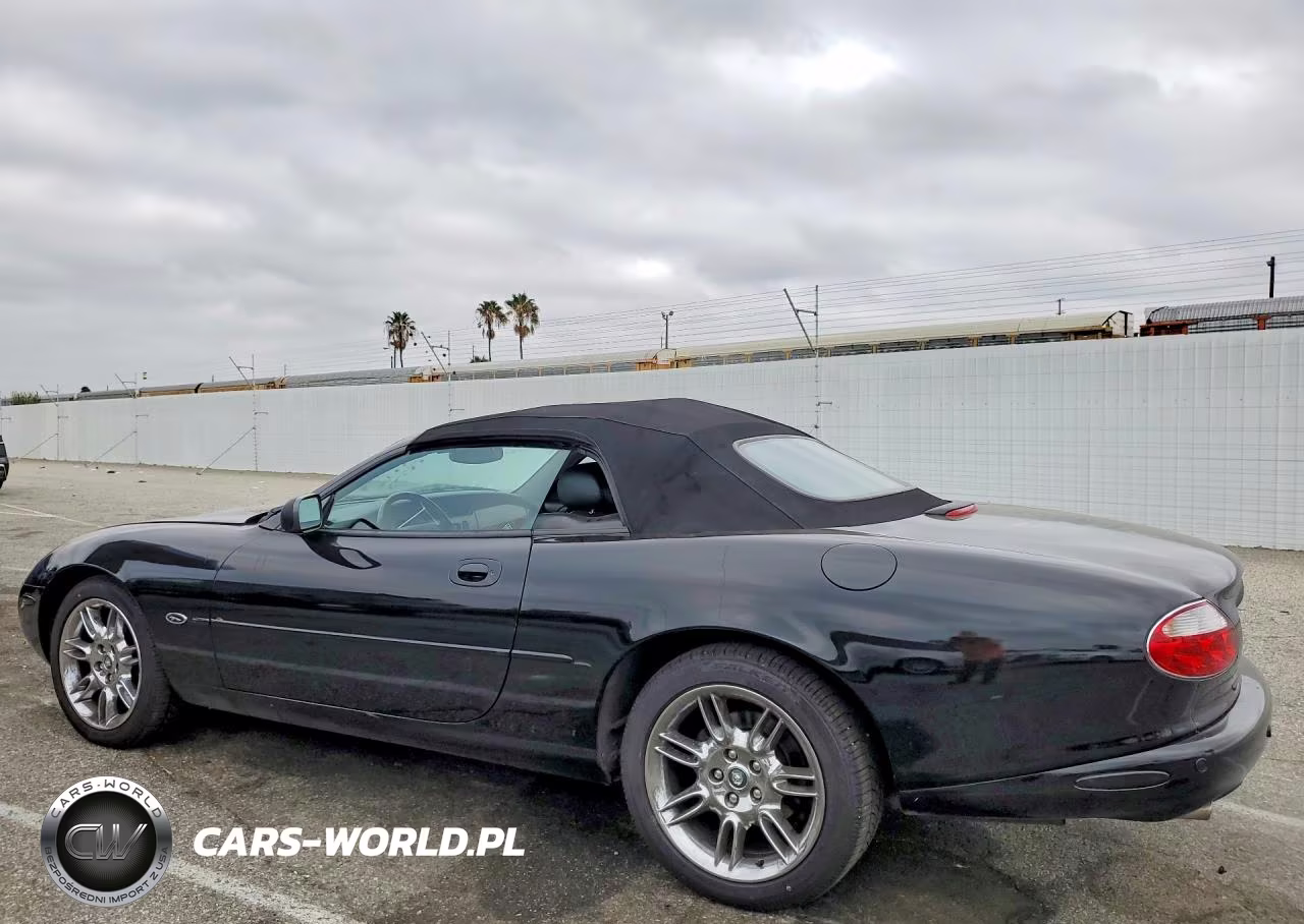 2002 JAGUAR XK8  VIN:SAJDA42C72NA23041 - 2