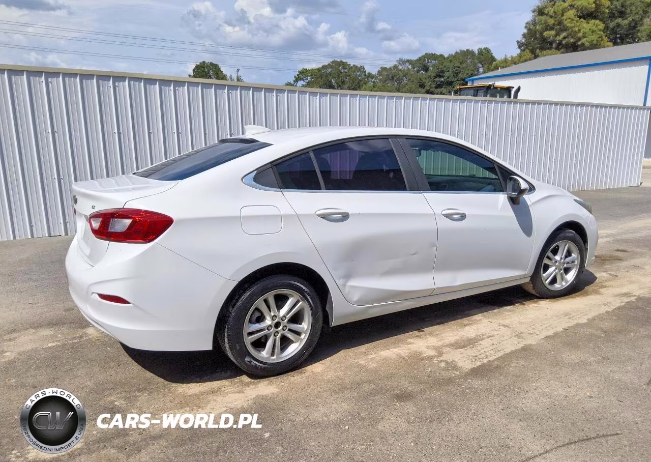 2018 Chevrolet Cruze Lt VIN:1G1BE5SM6J7157749 - 3