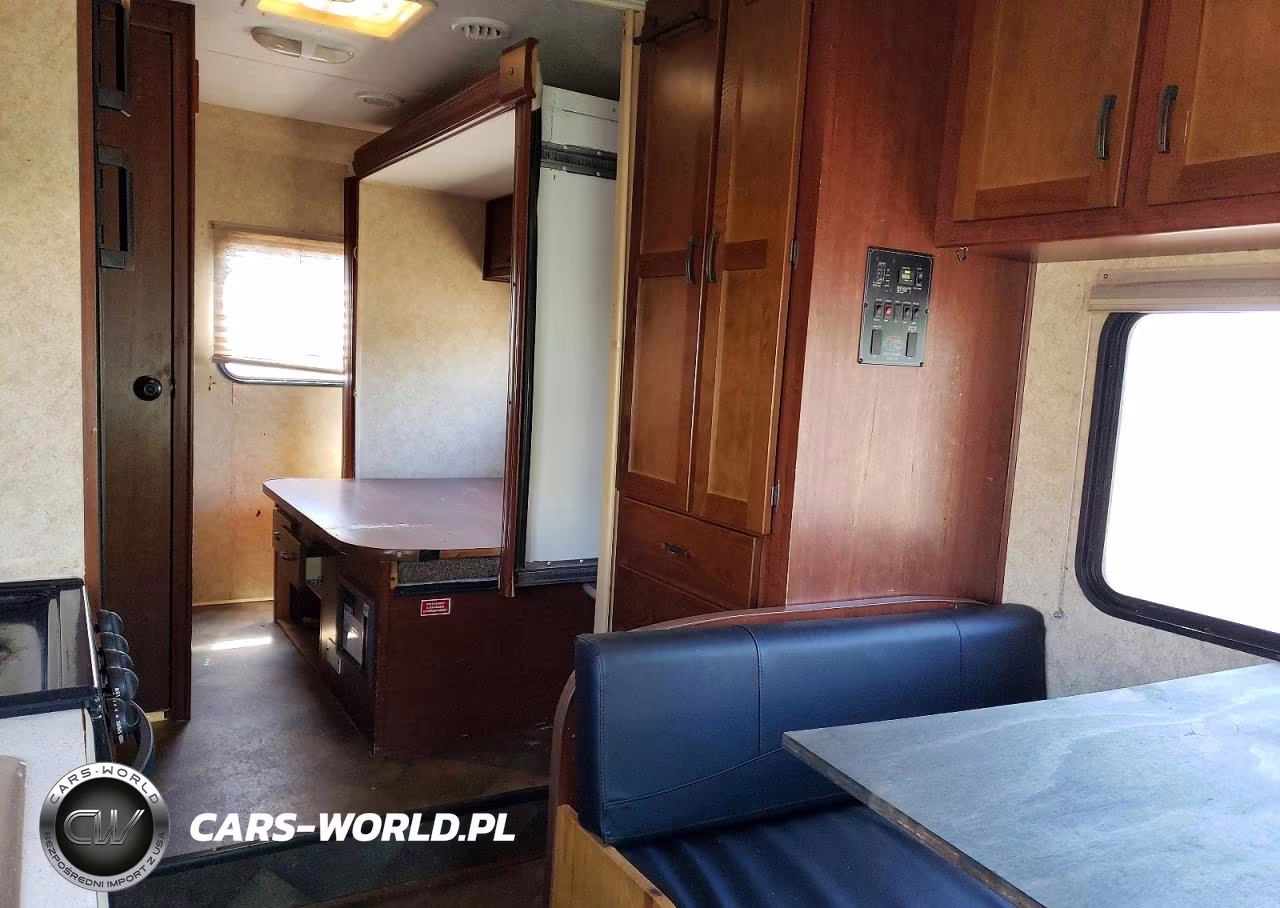 2014 Chevrolet Express Cutaway Motor Home VIN:1GB6G5CG8E1102647 - 6