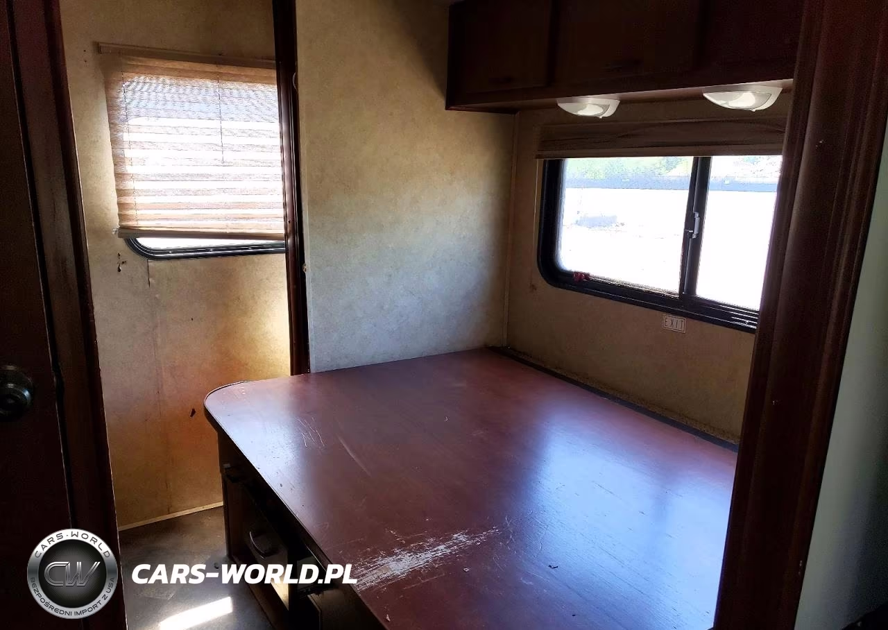 2014 Chevrolet Express Cutaway Motor Home VIN:1GB6G5CG8E1102647 - 9