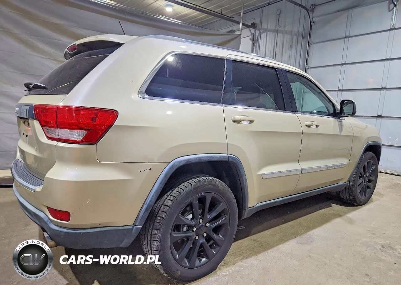 2011 Jeep Grand Cherokee Laredo VIN:1J4RR4GG3BC562588 - 3