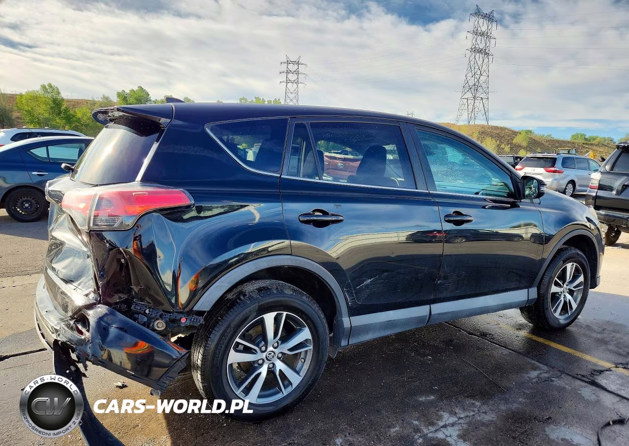 2018 Toyota Rav4 Xle VIN:2T3RFREV8JW792278 - 3