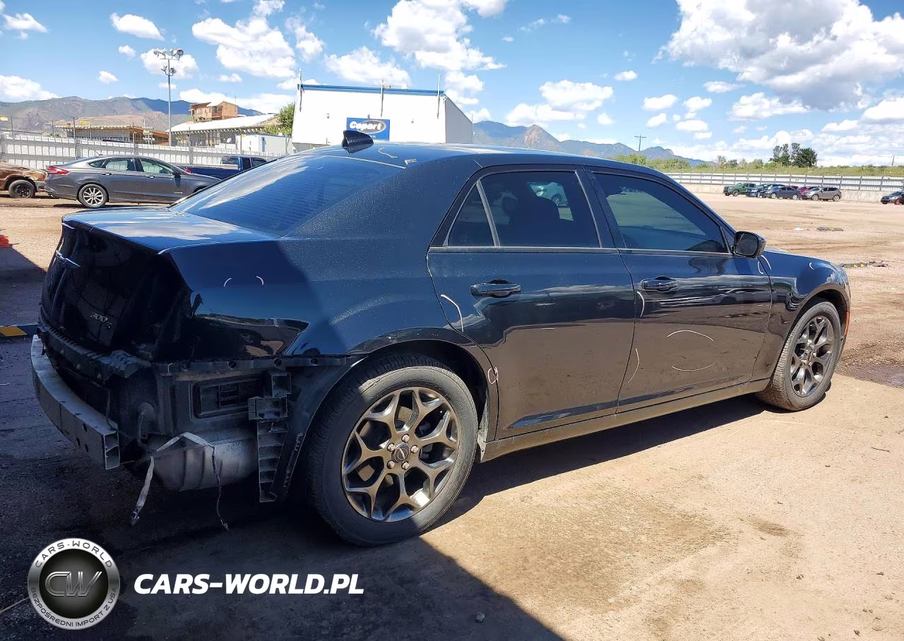2015 Chrysler 300 S VIN:2C3CCAGG1FH882947 - 3