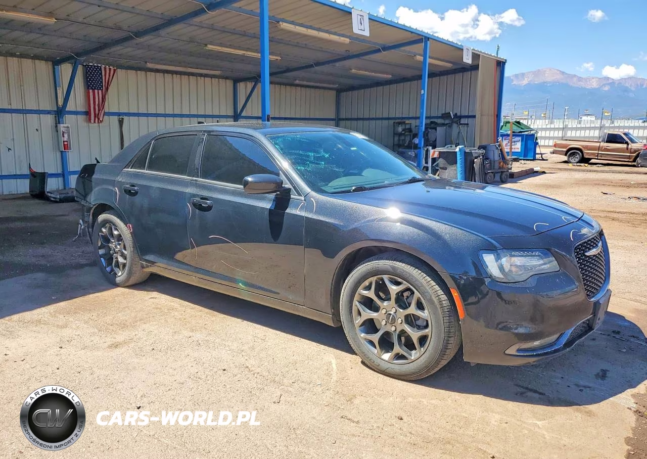 2015 Chrysler 300 S VIN:2C3CCAGG1FH882947 - 4