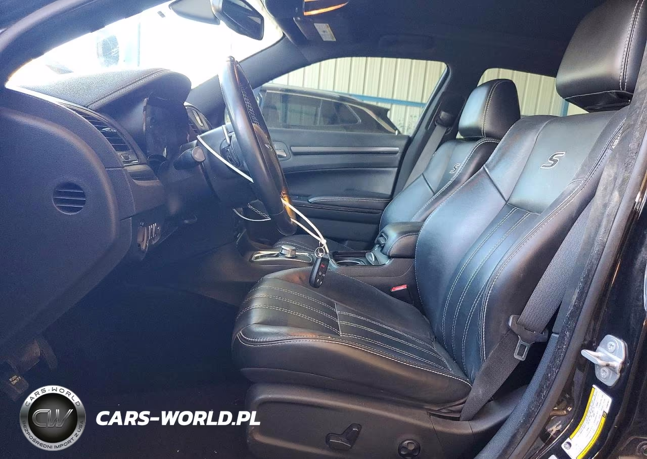 2015 Chrysler 300 S VIN:2C3CCAGG1FH882947 - 7