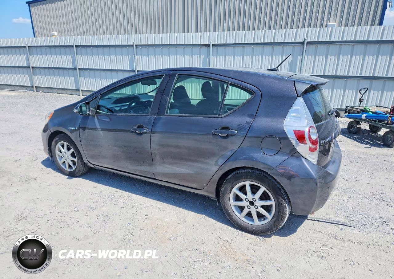 2012 Toyota Prius C Three VIN:JTDKDTB33C1511562 - 2