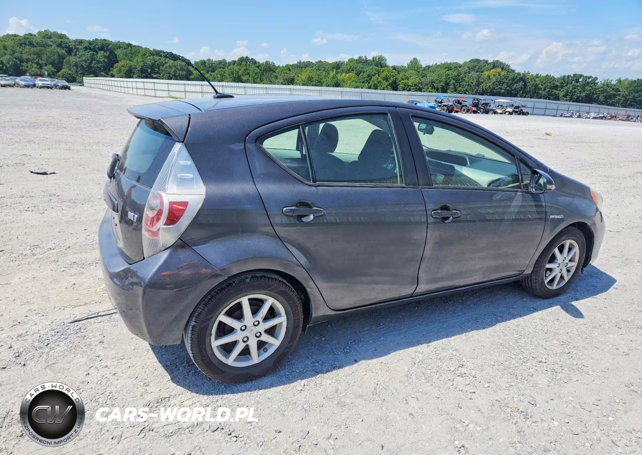 2012 Toyota Prius C Three VIN:JTDKDTB33C1511562 - 3