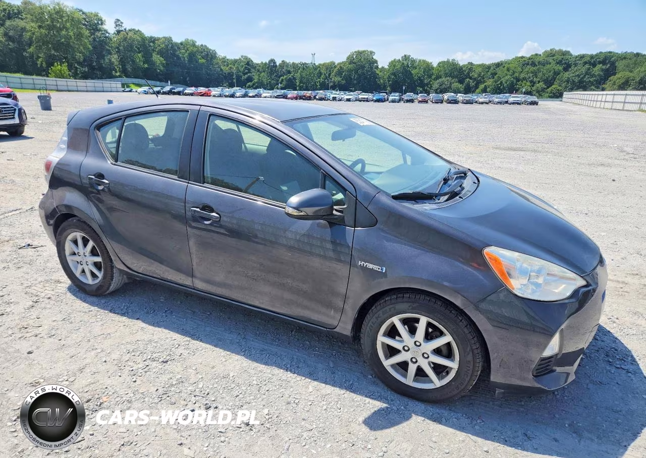 2012 Toyota Prius C Three VIN:JTDKDTB33C1511562 - 4