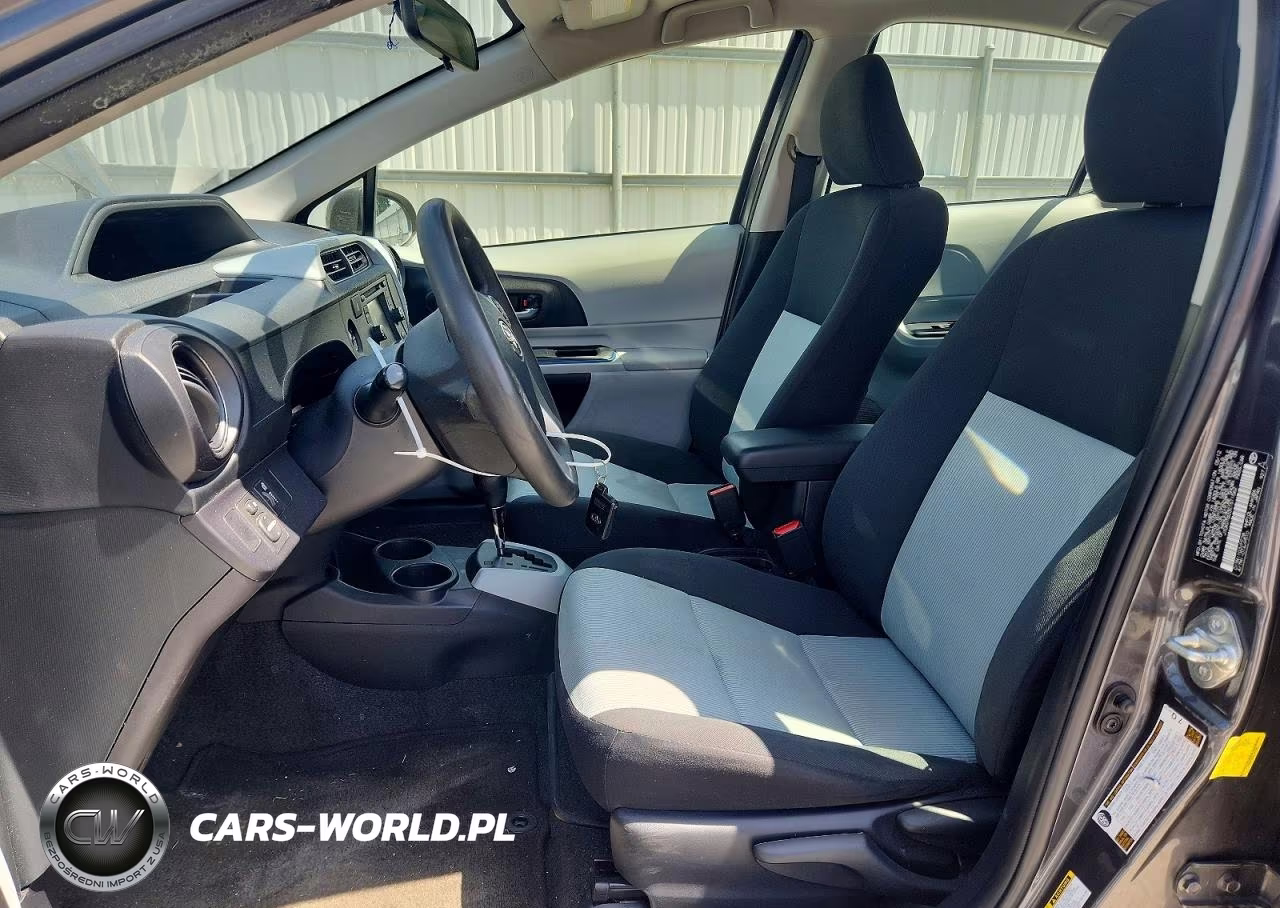 2012 Toyota Prius C Three VIN:JTDKDTB33C1511562 - 7