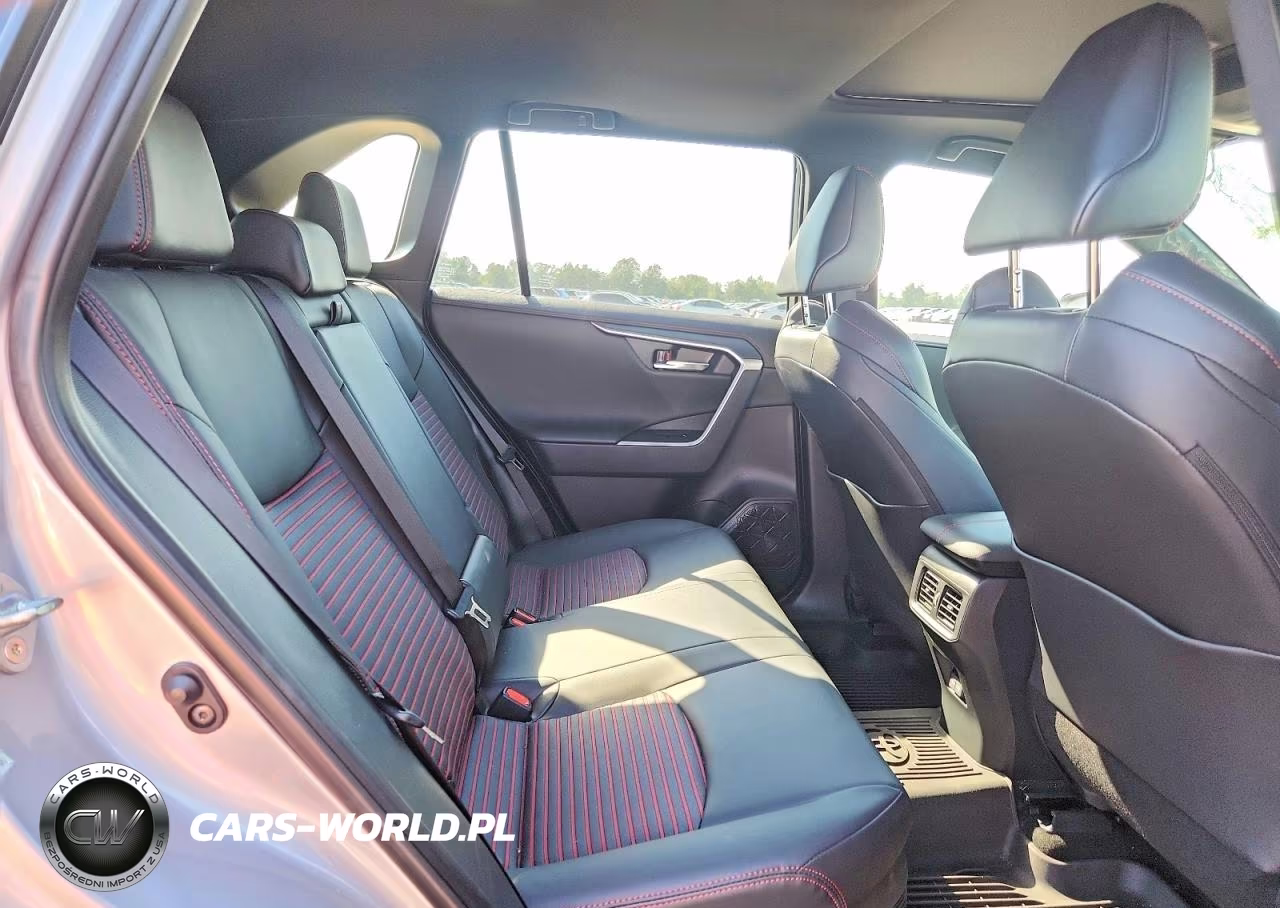 2025 Toyota Rav4 Xse VIN:JTMEB3FV3SD253717 - 11