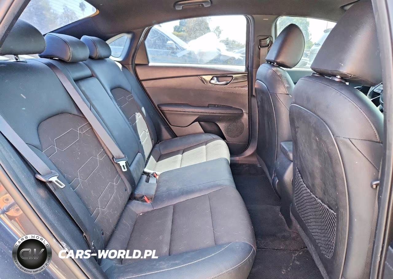 2022 Kia Forte Gt Line VIN:3KPF54ADXNE490658 - 10