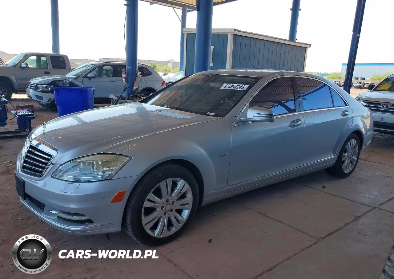 2010 Mercedes-Benz 328 I Auto