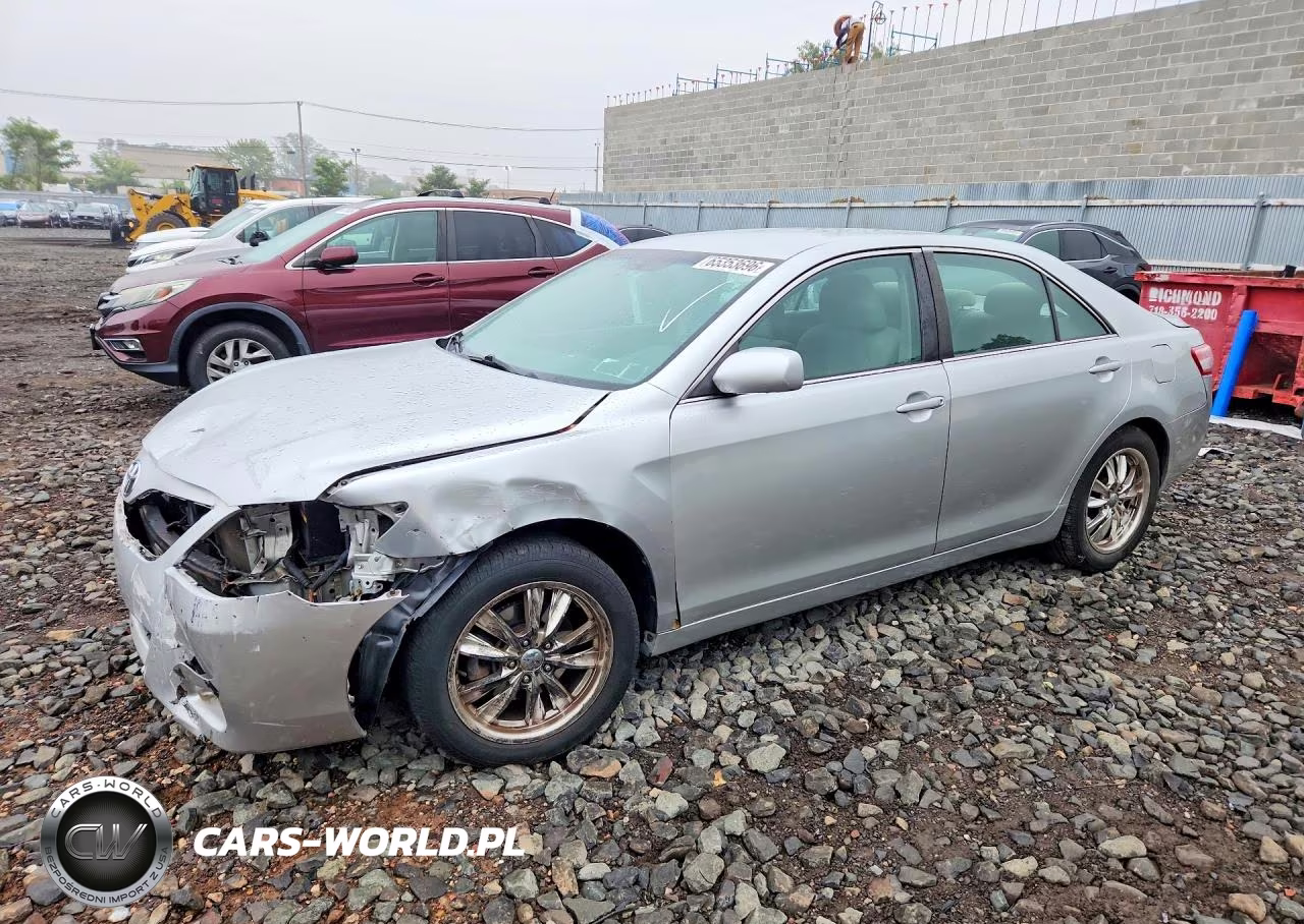 2011 Toyota Camry Le – zdjęcie 1 z 12