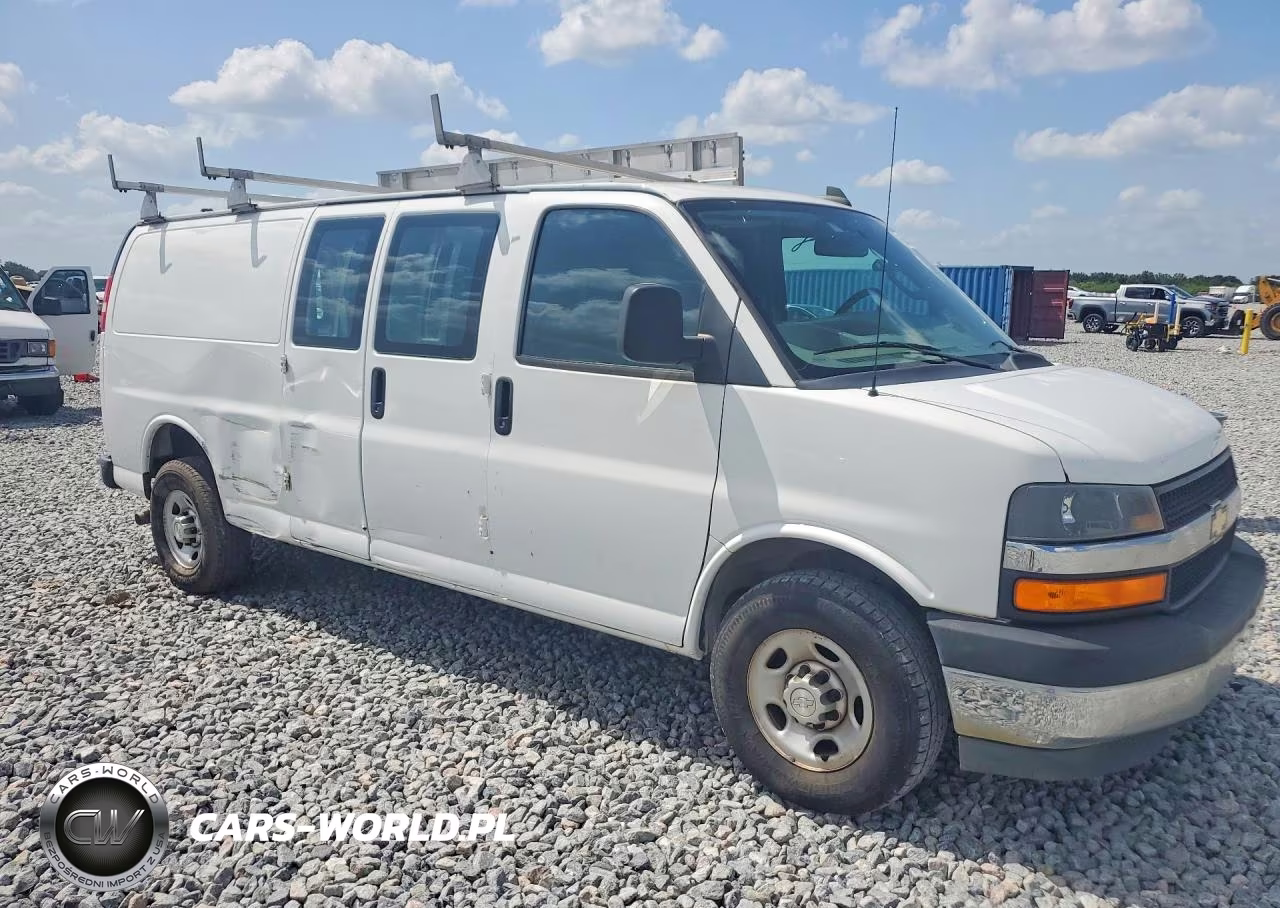 2018 Chevrolet Express G2500 VIN:1GCWGBFG4J1336591 - 4
