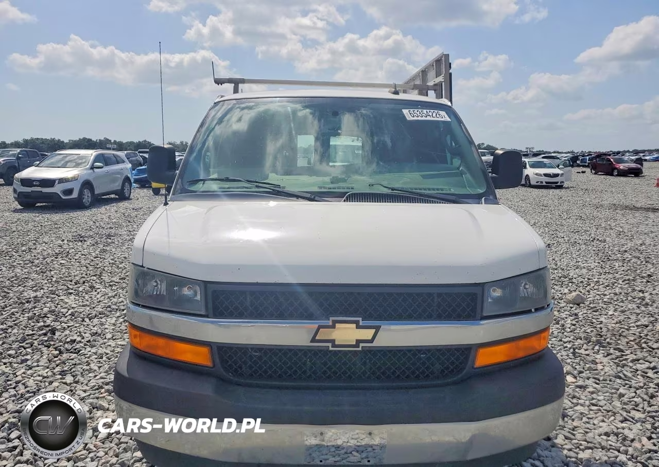 2018 Chevrolet Express G2500 VIN:1GCWGBFG4J1336591 - 5