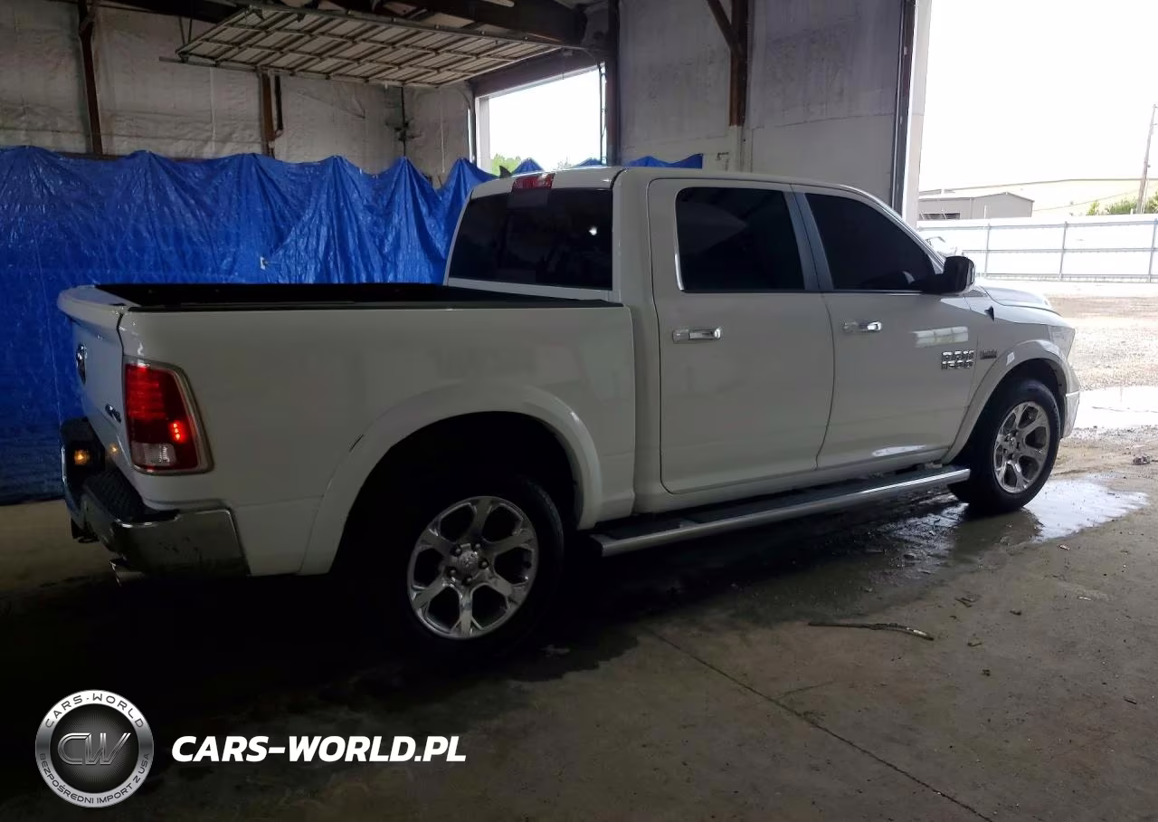 2018 Ram 1500 Laramie VIN:1C6RR7NT3JS221100 - 3