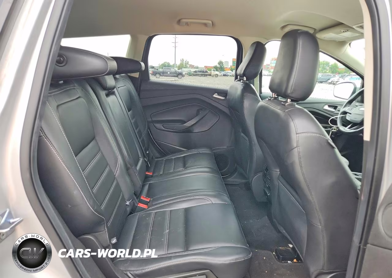 2018 Ford Escape Titanium VIN:1FMCU0J99JUC03442 - 10