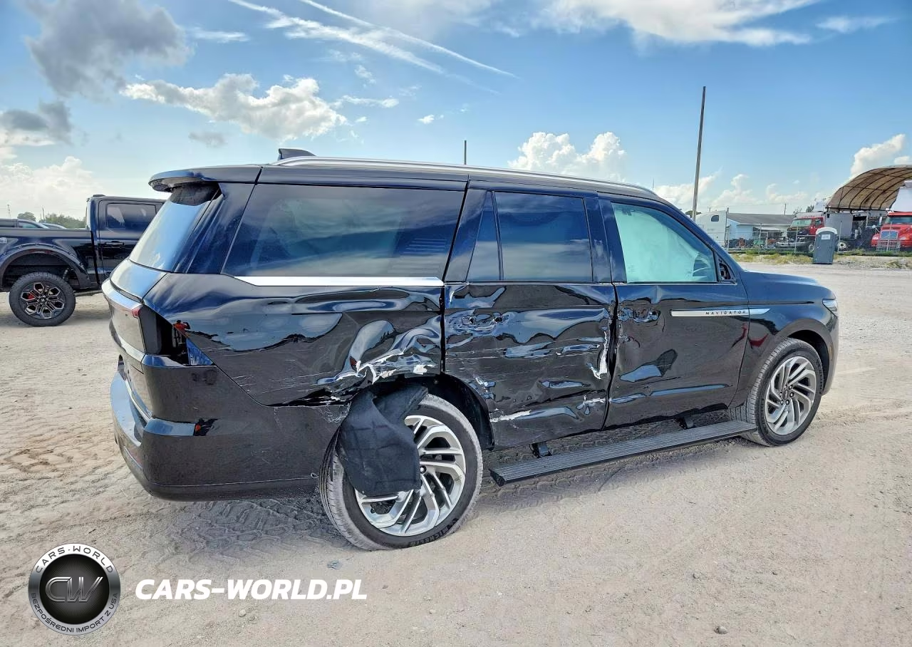 2026 Lincoln Navigator Reserve VIN:5LMJJ2LG4TEL13705 - 3