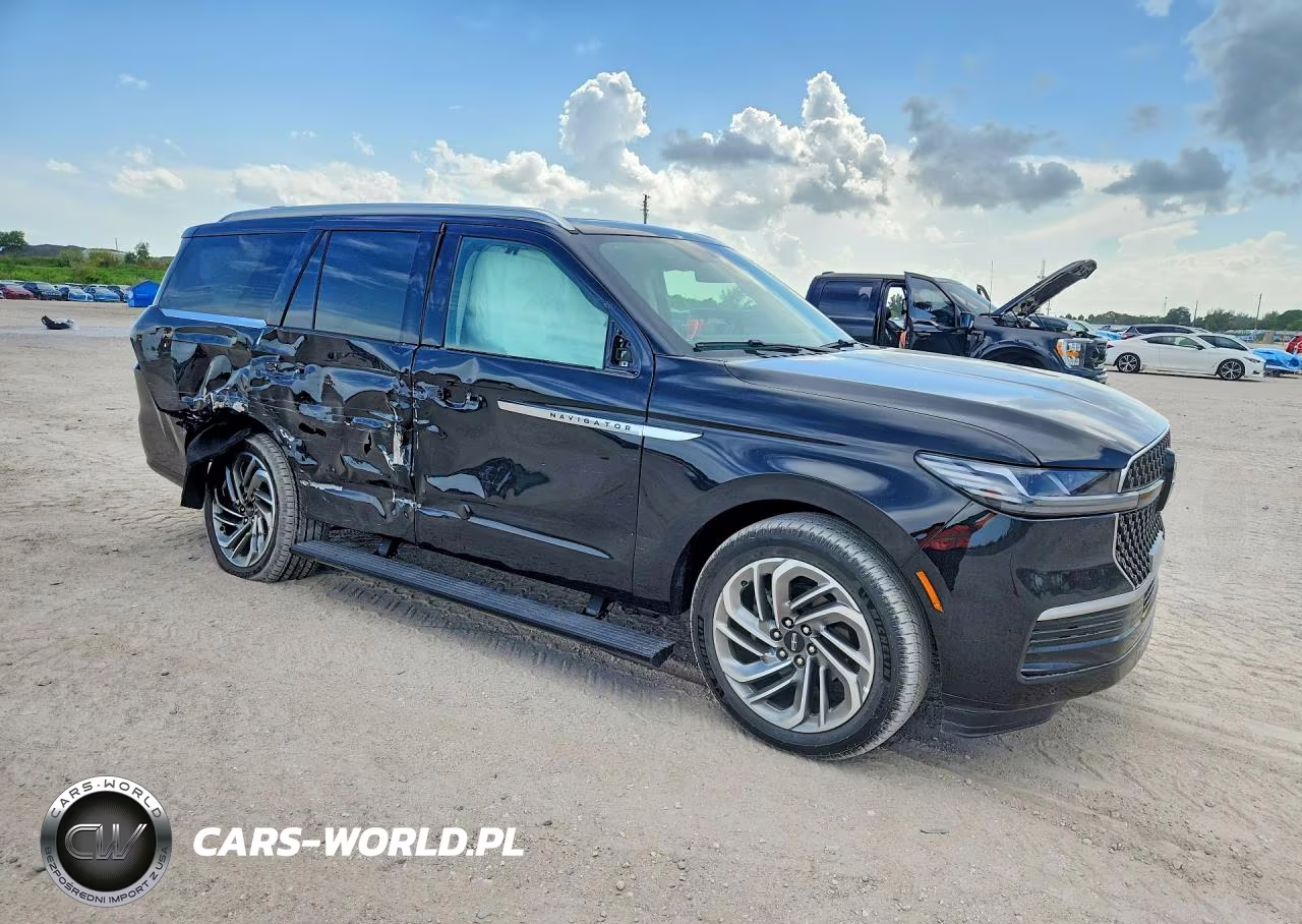 2026 Lincoln Navigator Reserve VIN:5LMJJ2LG4TEL13705 - 4
